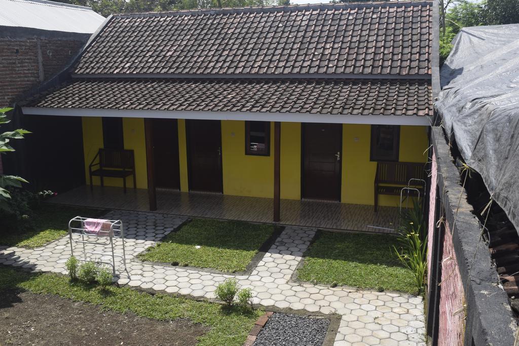Blue Flame Inn Banyuwangi  Extérieur photo