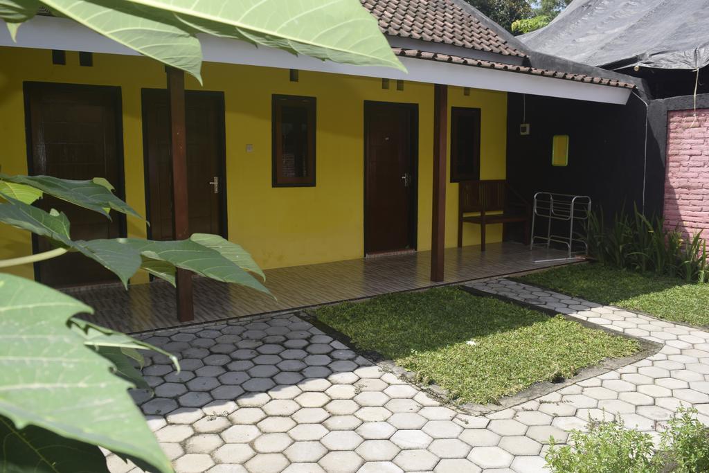 Blue Flame Inn Banyuwangi  Extérieur photo